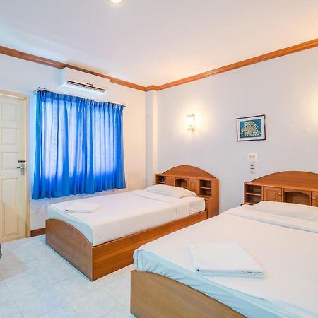 Break Point Hotel Patong Exterior photo